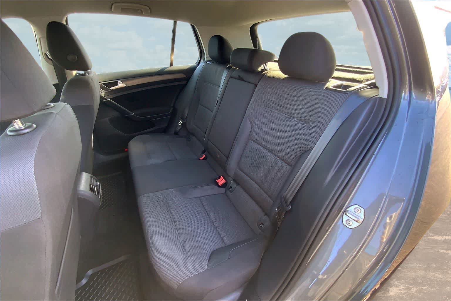 Used 2019 Volkswagen e-Golf SE w/ Driver Assistance Package FWD image 29