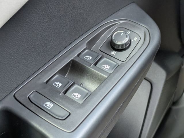 Used 2025 Volkswagen Taos SE FWD image 25