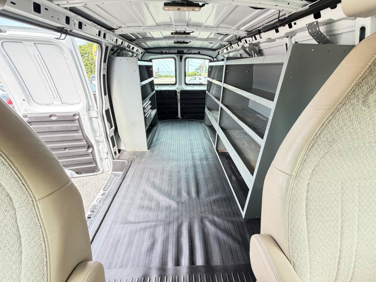 Used 2019 GMC Savana 3500 RWD image 33