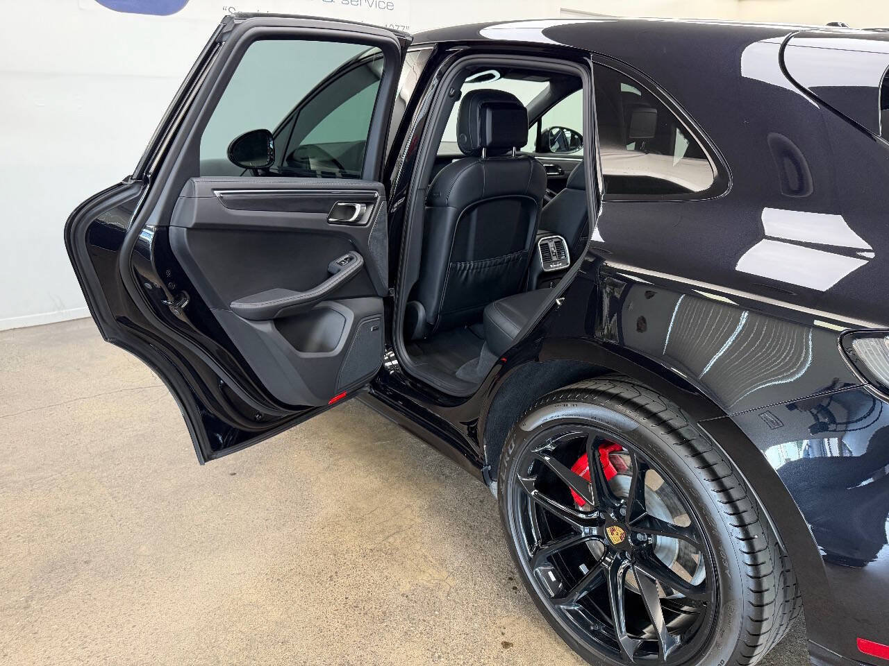 Used 2025 Porsche Macan GTS w/ Premium Package Plus (PU3) AWD/4WD image 65
