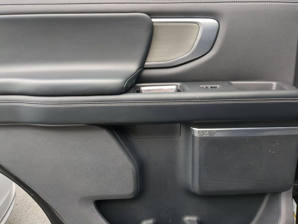 Used 2025 Ford Expedition Platinum image 27