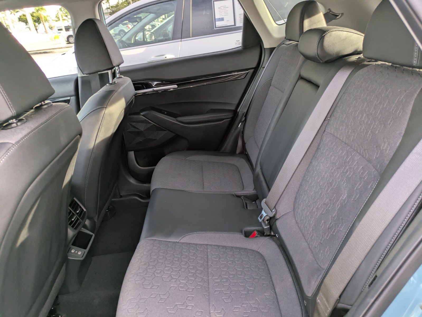 Certified 2025 Kia Seltos S FWD image 11