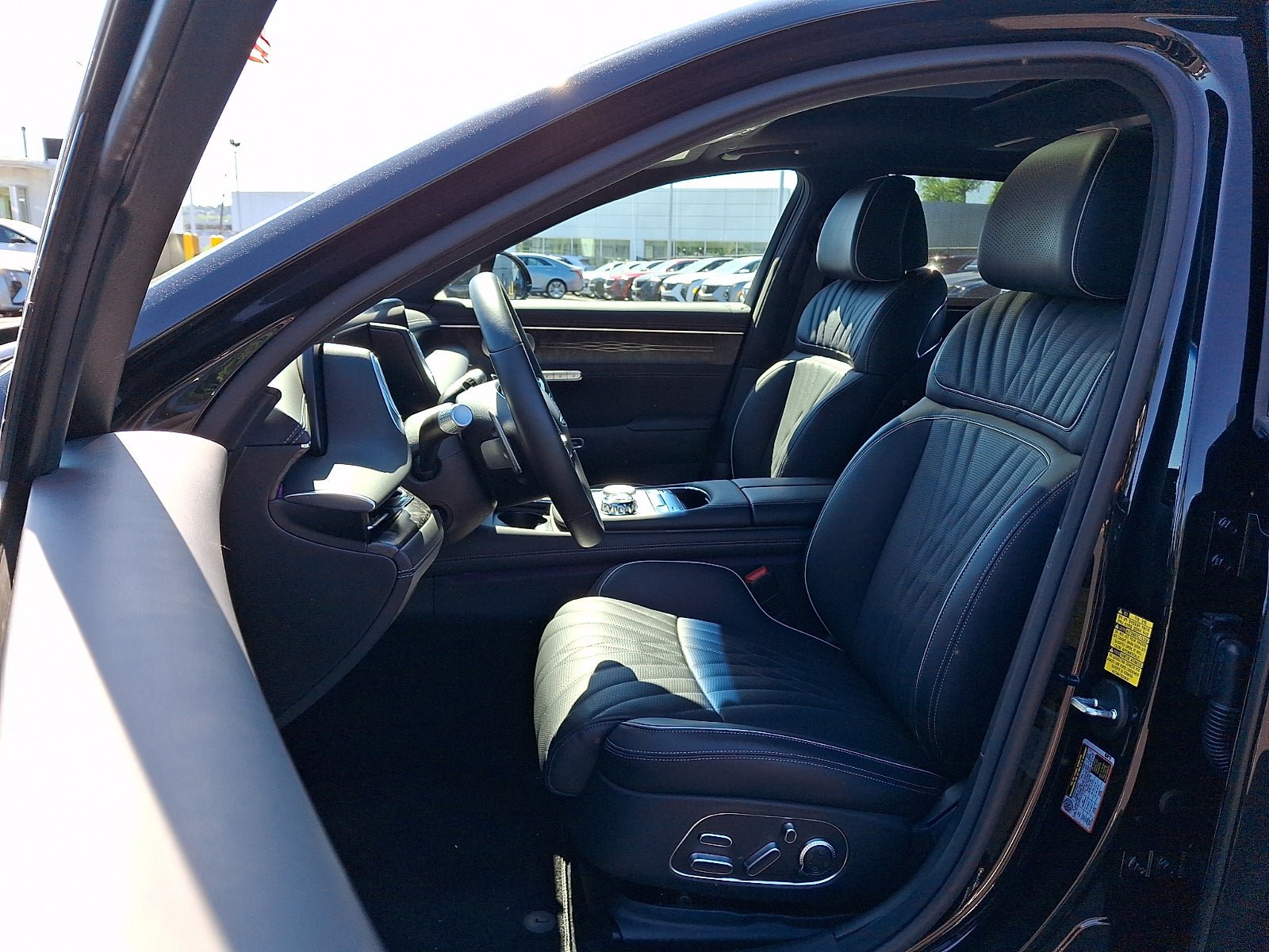 Used 2023 Genesis G90 3.5T AWD/4WD image 14