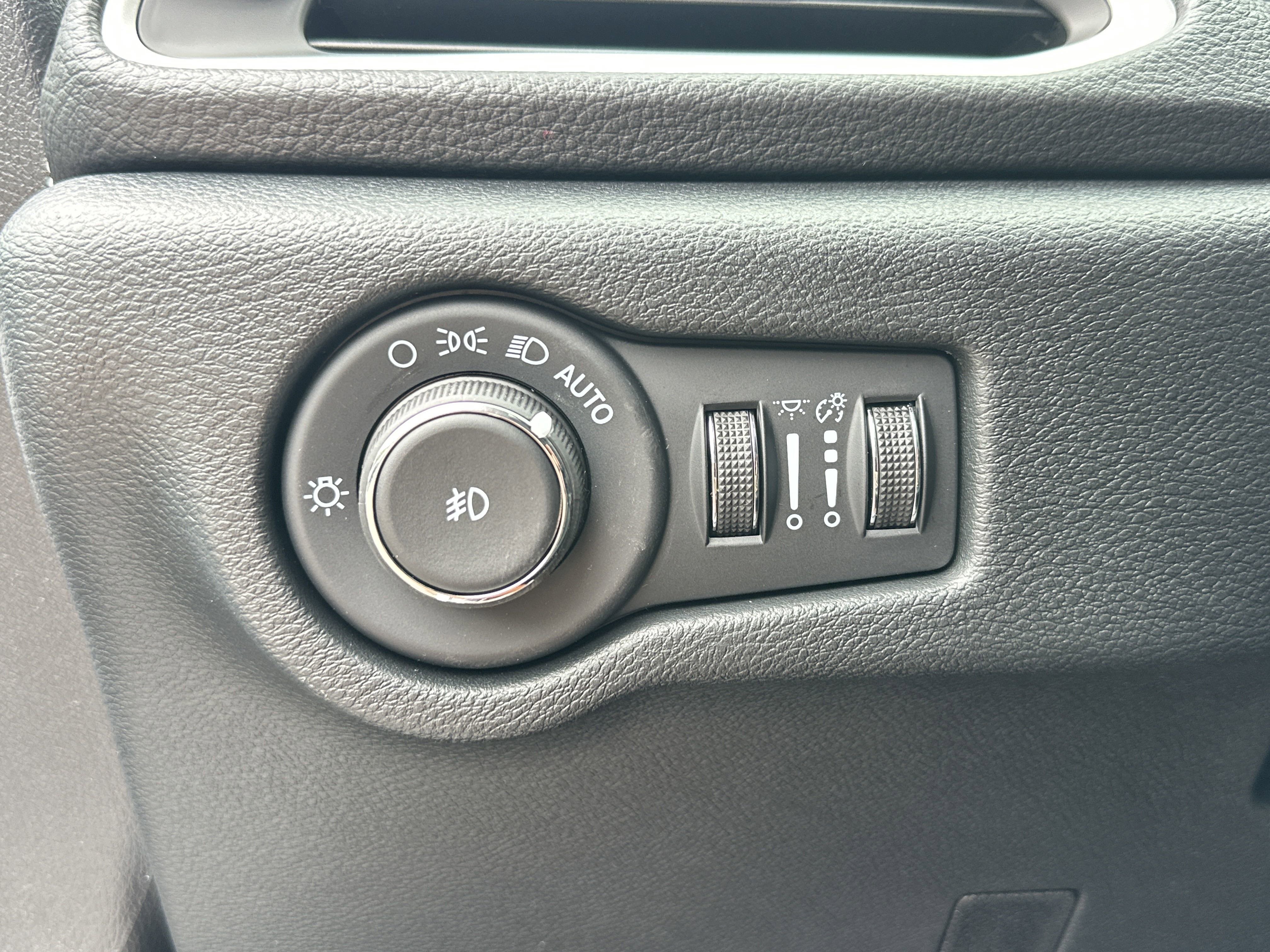 New 2026 Chrysler Pacifica Select image 11