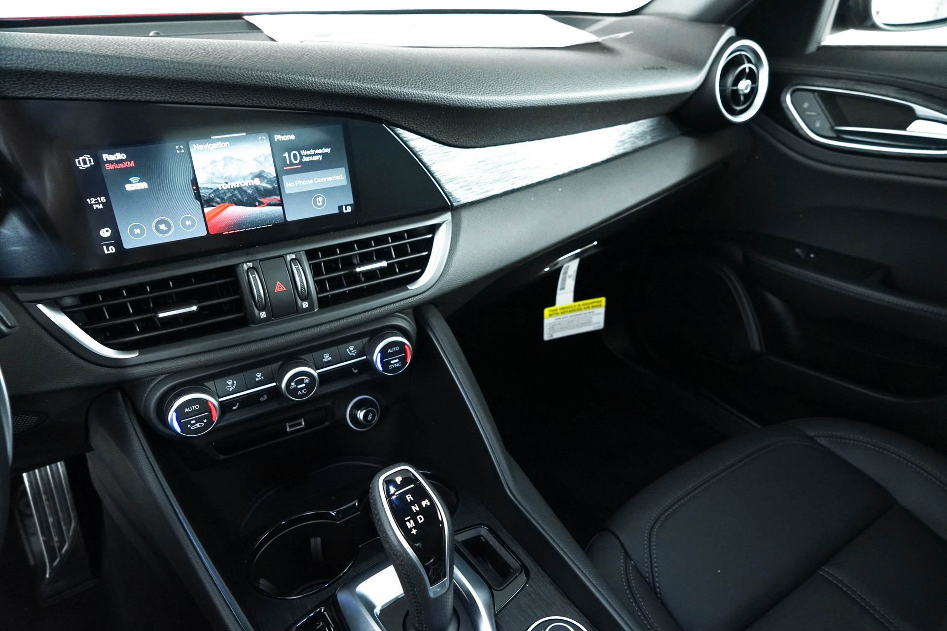 New 2024 Alfa Romeo Giulia Sprint image 27