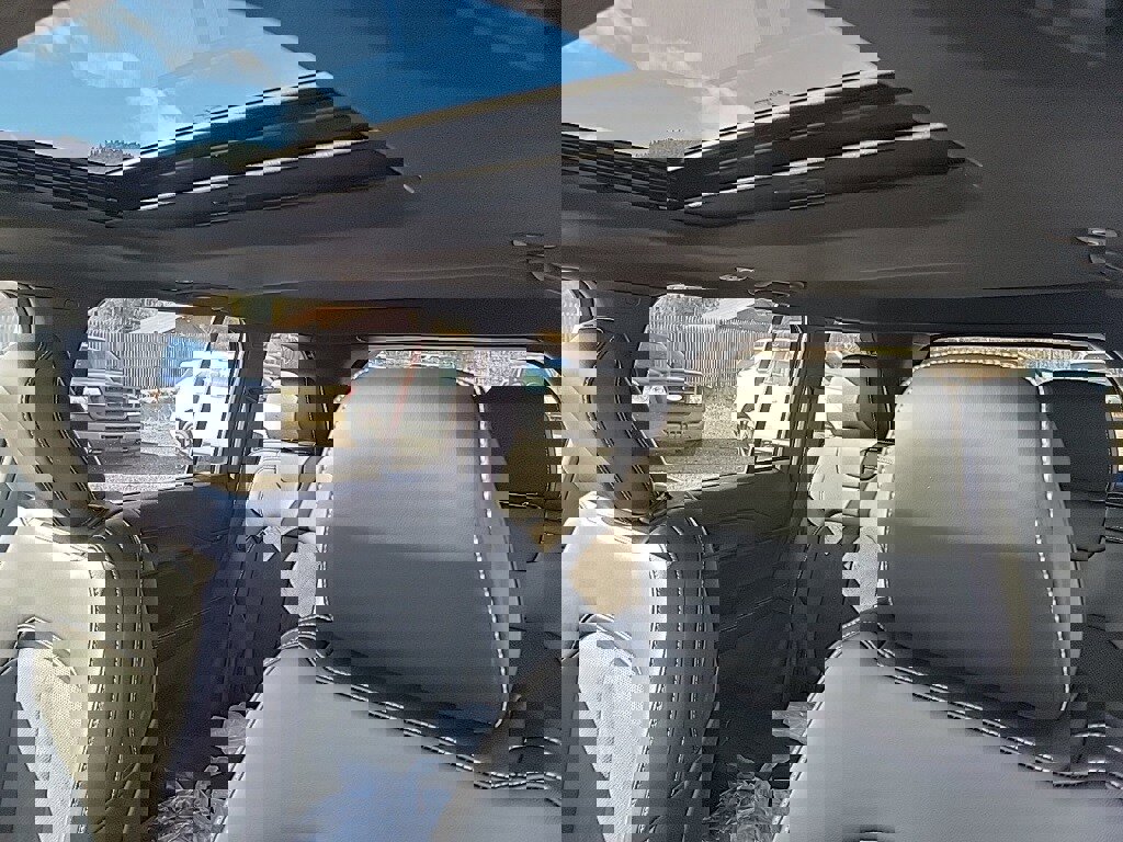 New 2025 Jeep Grand Cherokee Altitude image 10