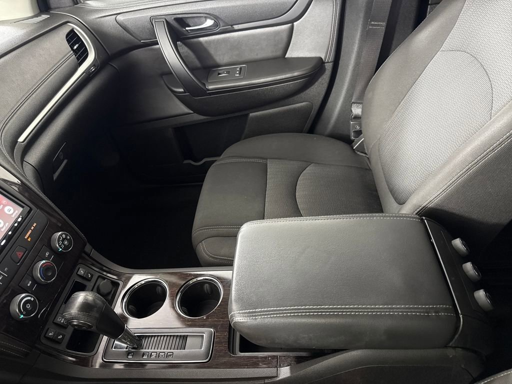 Used 2017 Chevrolet Traverse LT w/ Style and Technology Package image 17