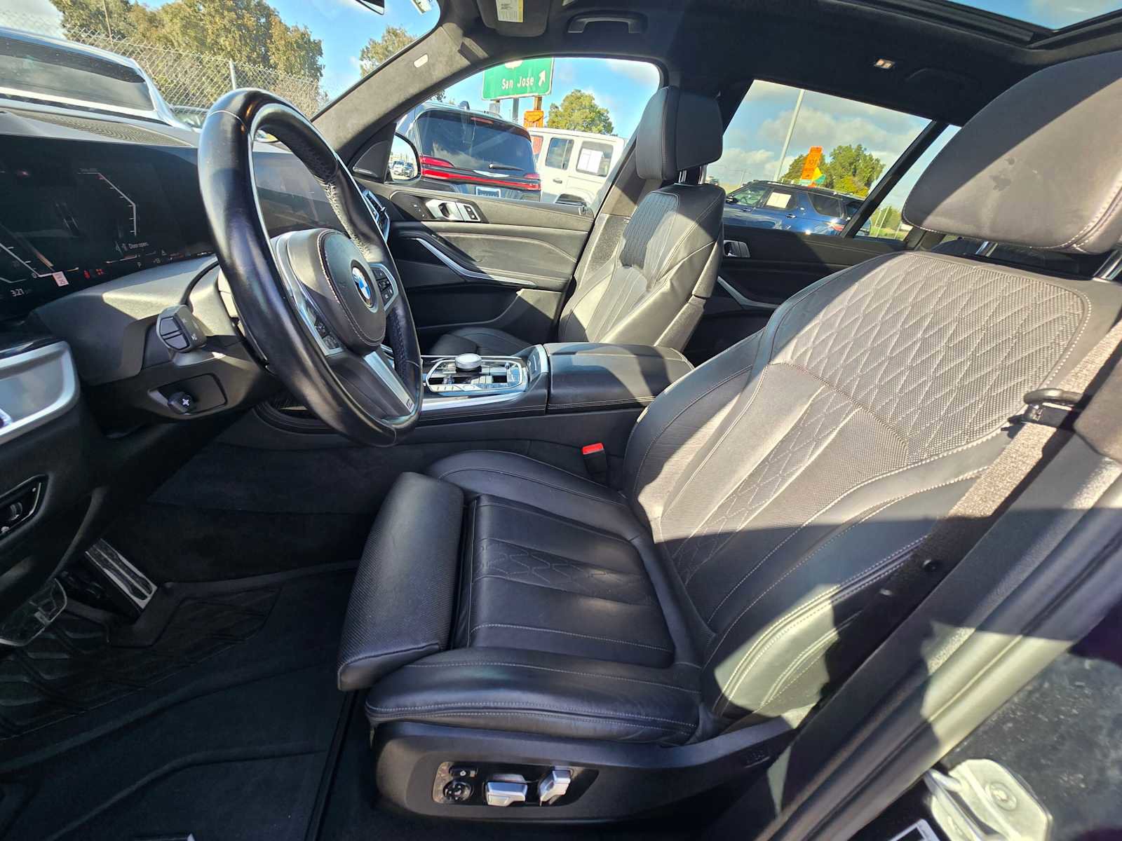 Used 2023 BMW X7 xDrive40i w/ M Sport Package image 25