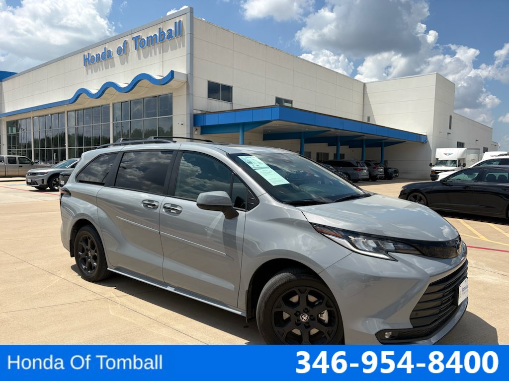 Used 2025 Toyota Sienna XLE Woodland Edition AWD/4WD image 1