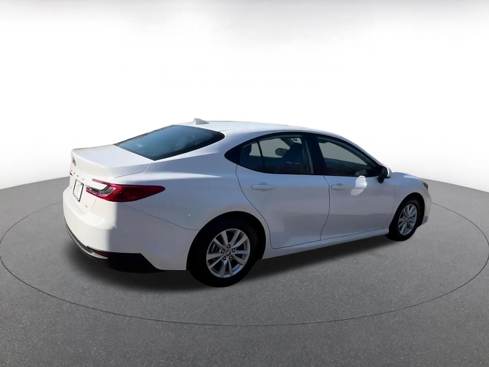 Used 2025 Toyota Camry LE image 15