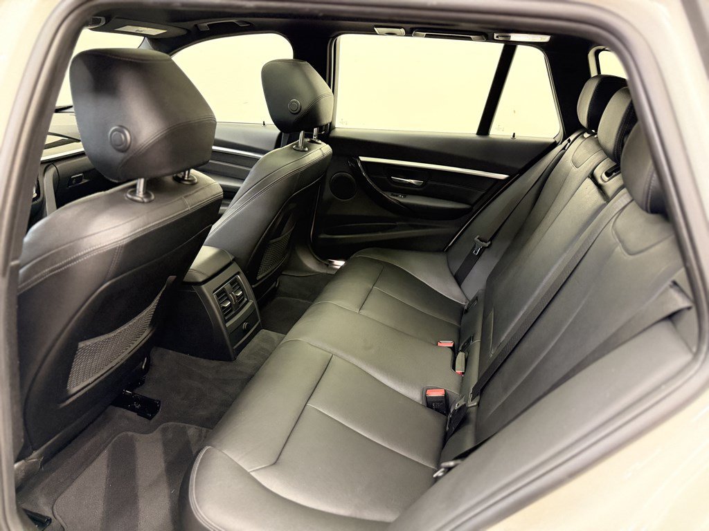 Used 2018 BMW 330i xDrive Wagon AWD/4WD image 7