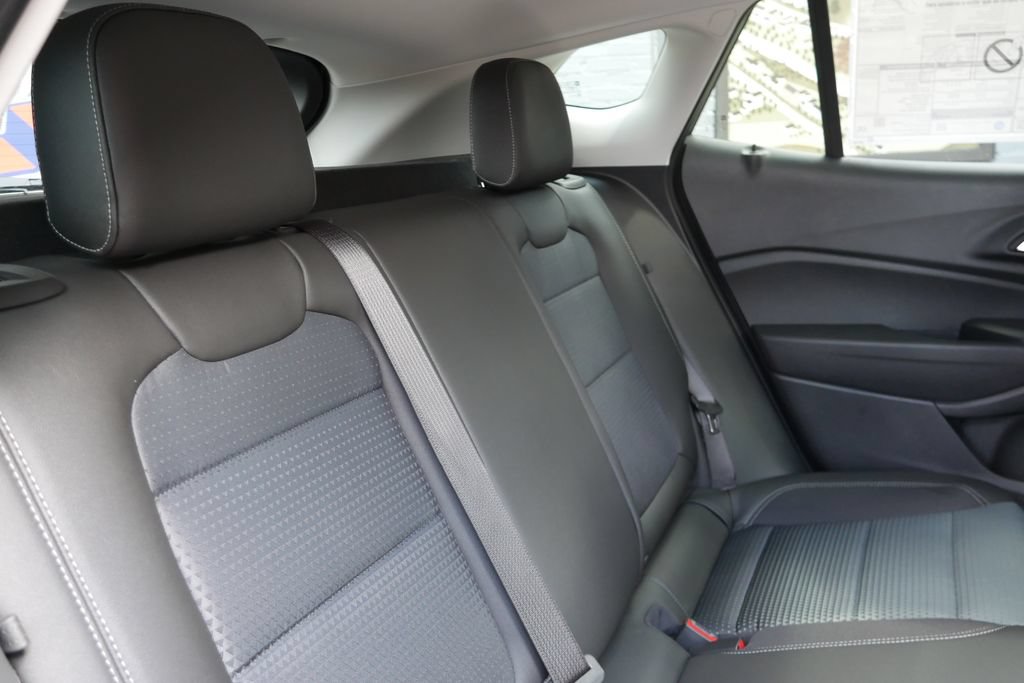 New 2026 Chevrolet Trax LT w/ Sunroof Package FWD image 14