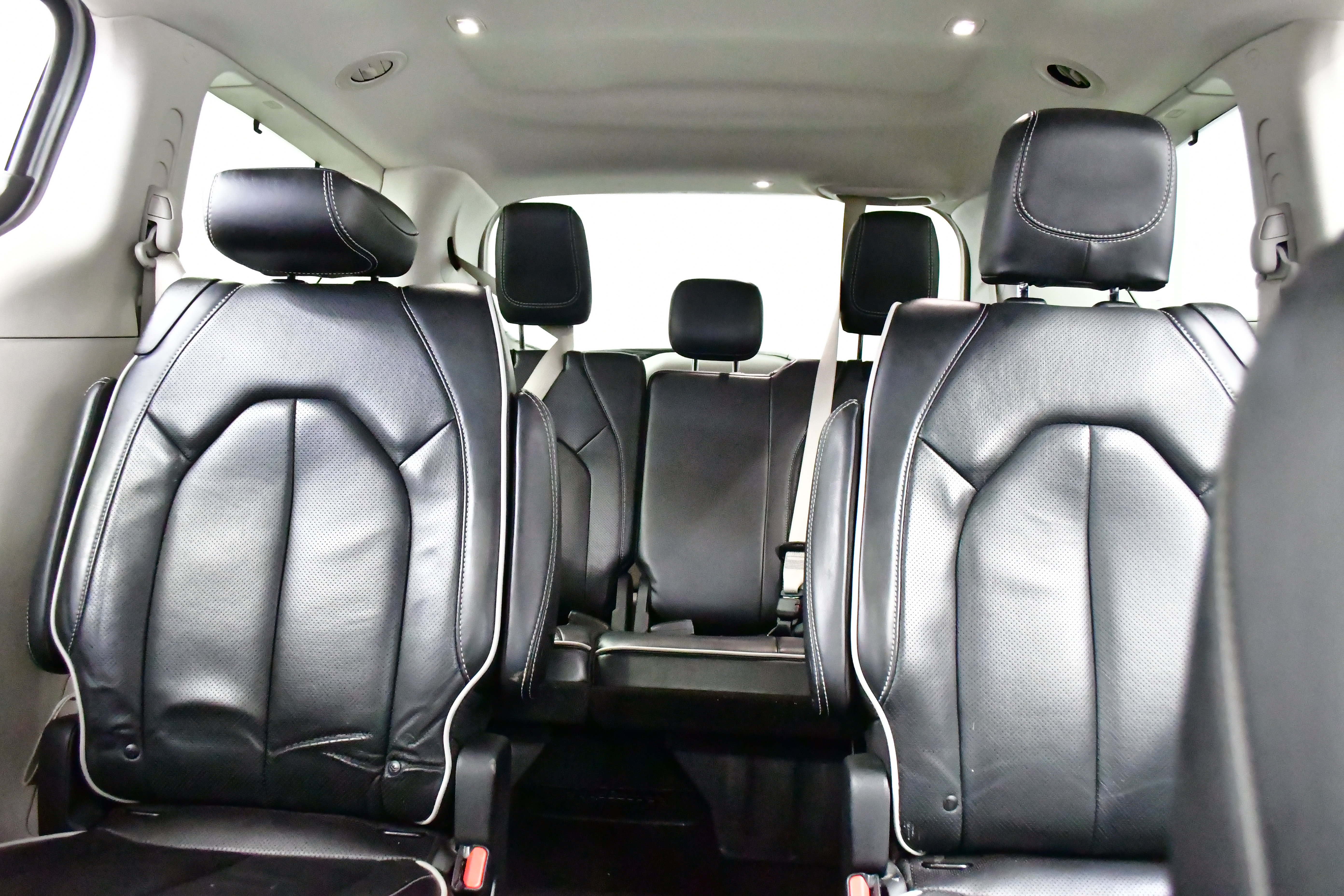 Used 2024 Chrysler Pacifica Limited image 35