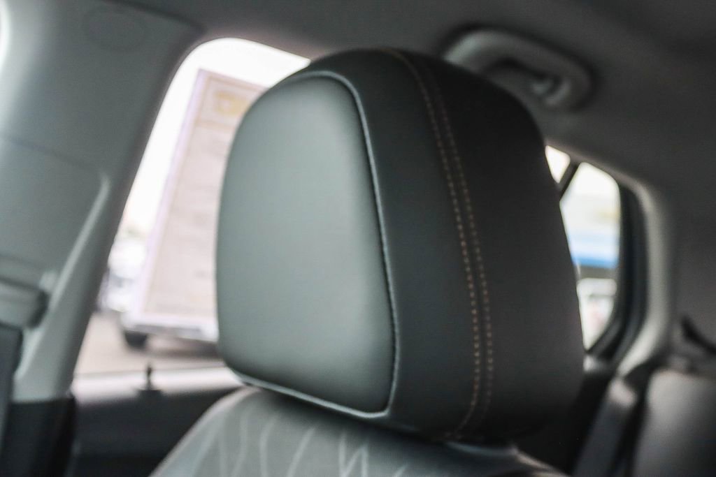 Used 2022 Chevrolet Trax LT w/ LT Convenience Package image 48