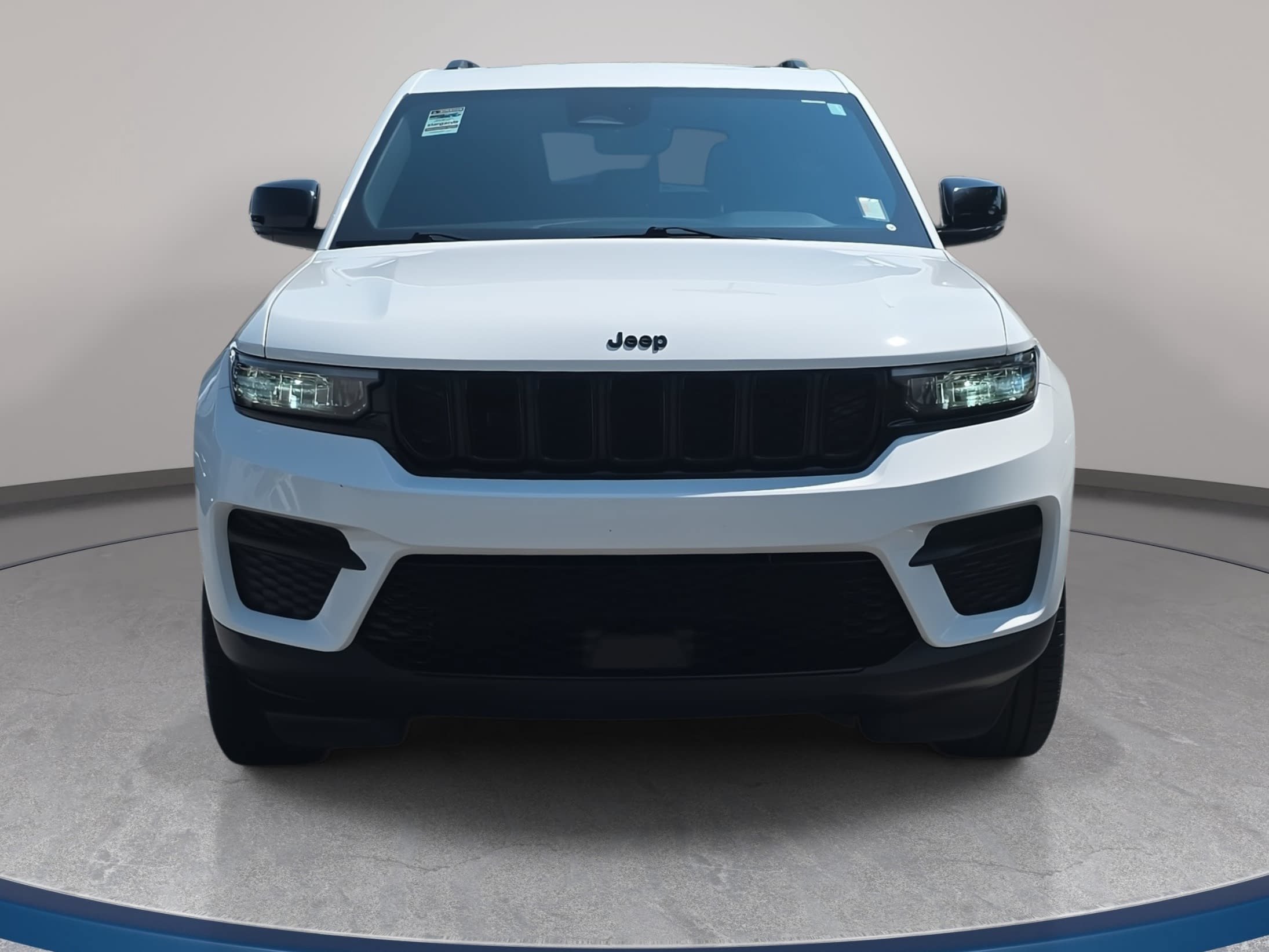 Used 2023 Jeep Grand Cherokee Altitude AWD/4WD image 2