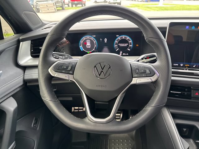 Used 2025 Volkswagen Tiguan SE R-Line AWD/4WD image 14