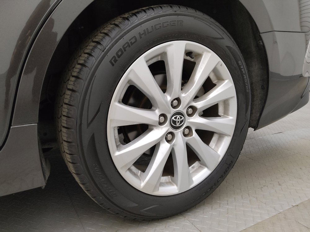Used 2020 Toyota Camry LE w/ Carpet Mat Package FWD image 31