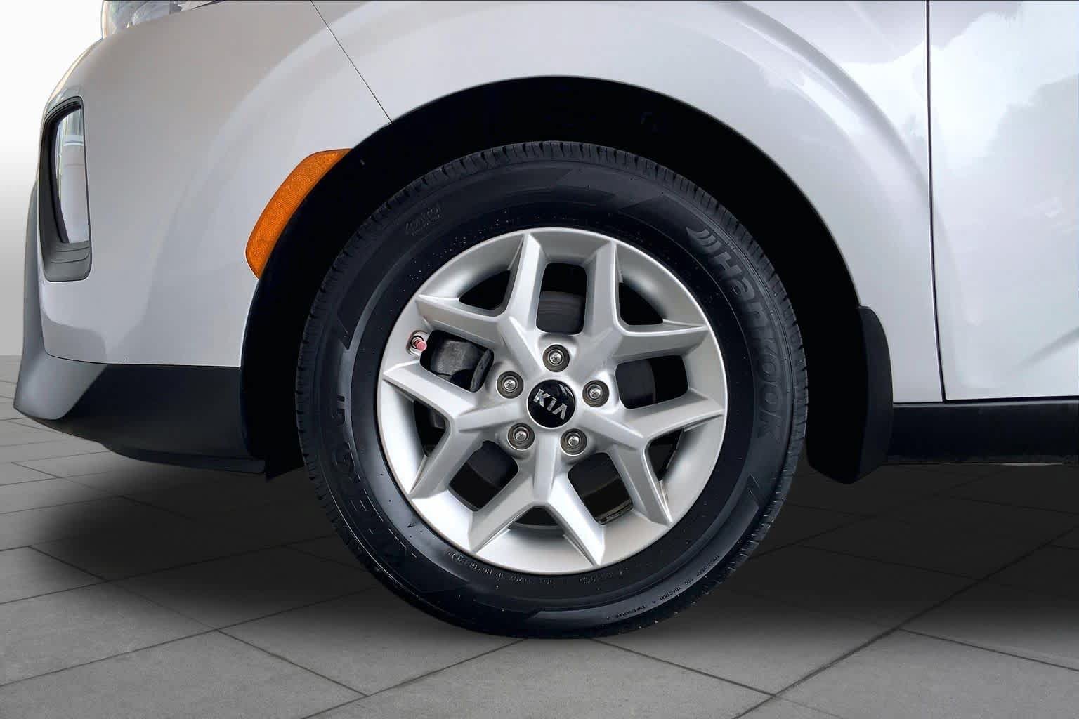Used 2020 Kia Soul S FWD image 11