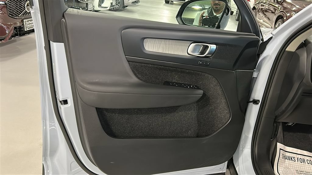 Certified 2026 Volvo XC40 B5 Plus AWD/4WD image 9