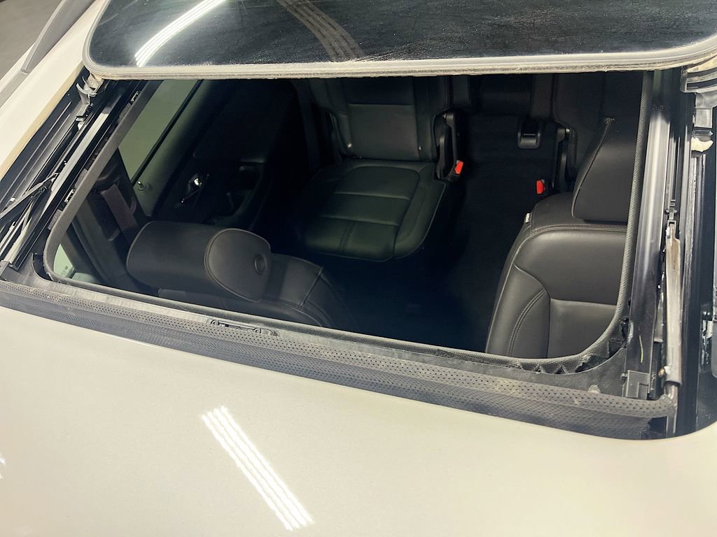 Used 2023 Chevrolet Traverse RS image 23