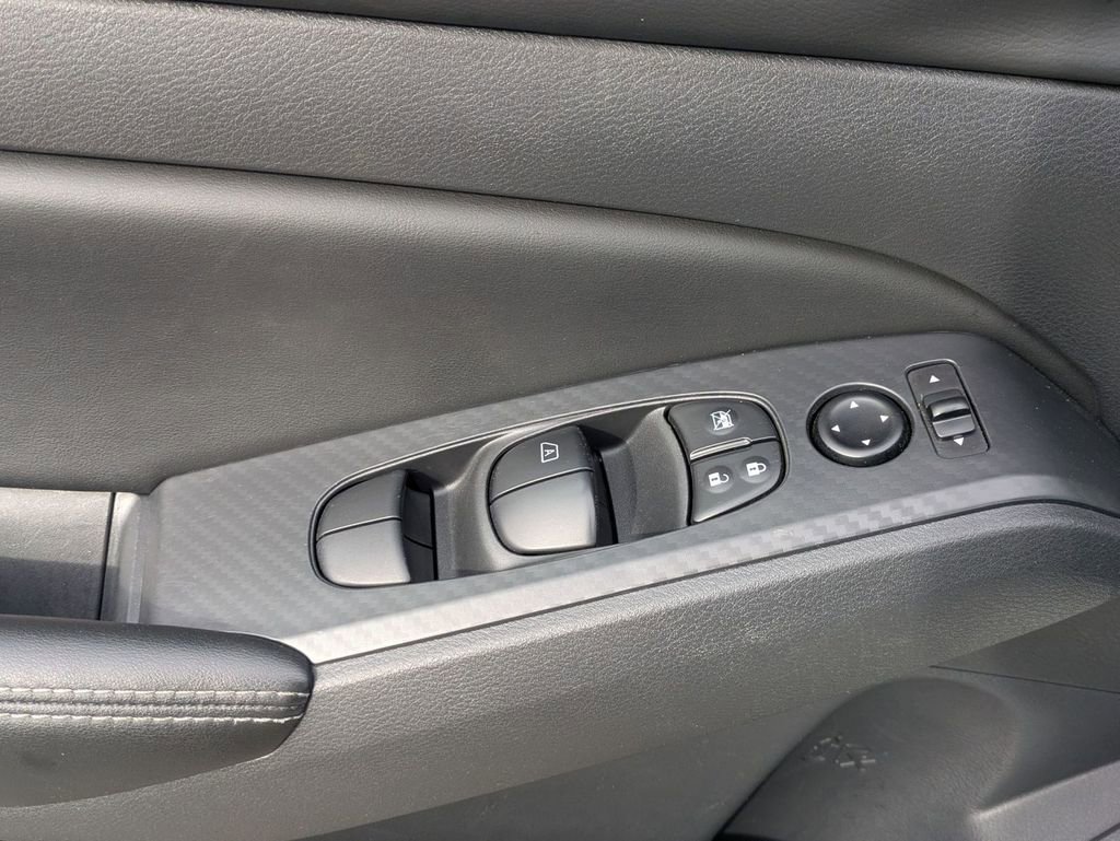 Used 2025 Nissan Altima 2.5 SV image 12