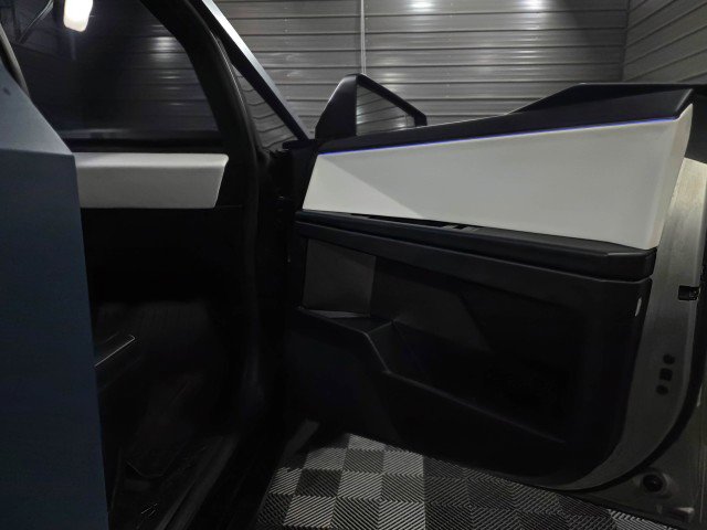 Used 2024 Tesla Cybertruck AWD Crew Cab image 35