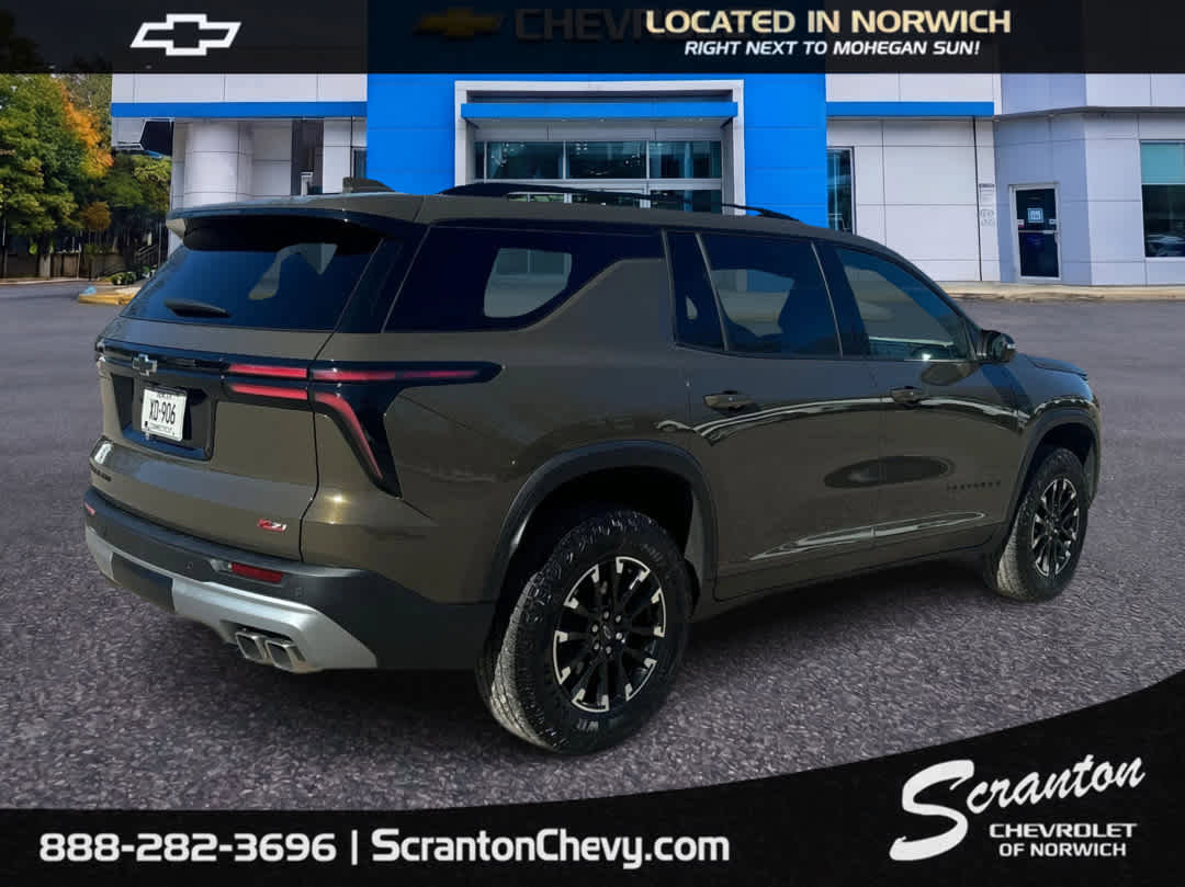 Used 2024 Chevrolet Traverse Z71 image 6