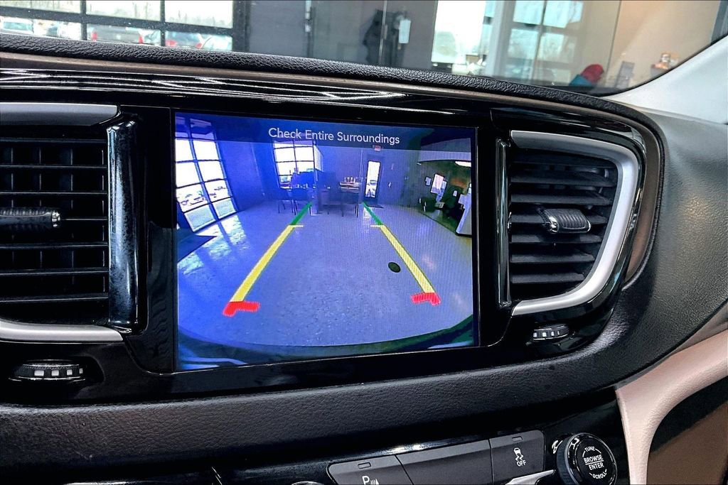 Used 2017 Chrysler Pacifica Touring-L image 14