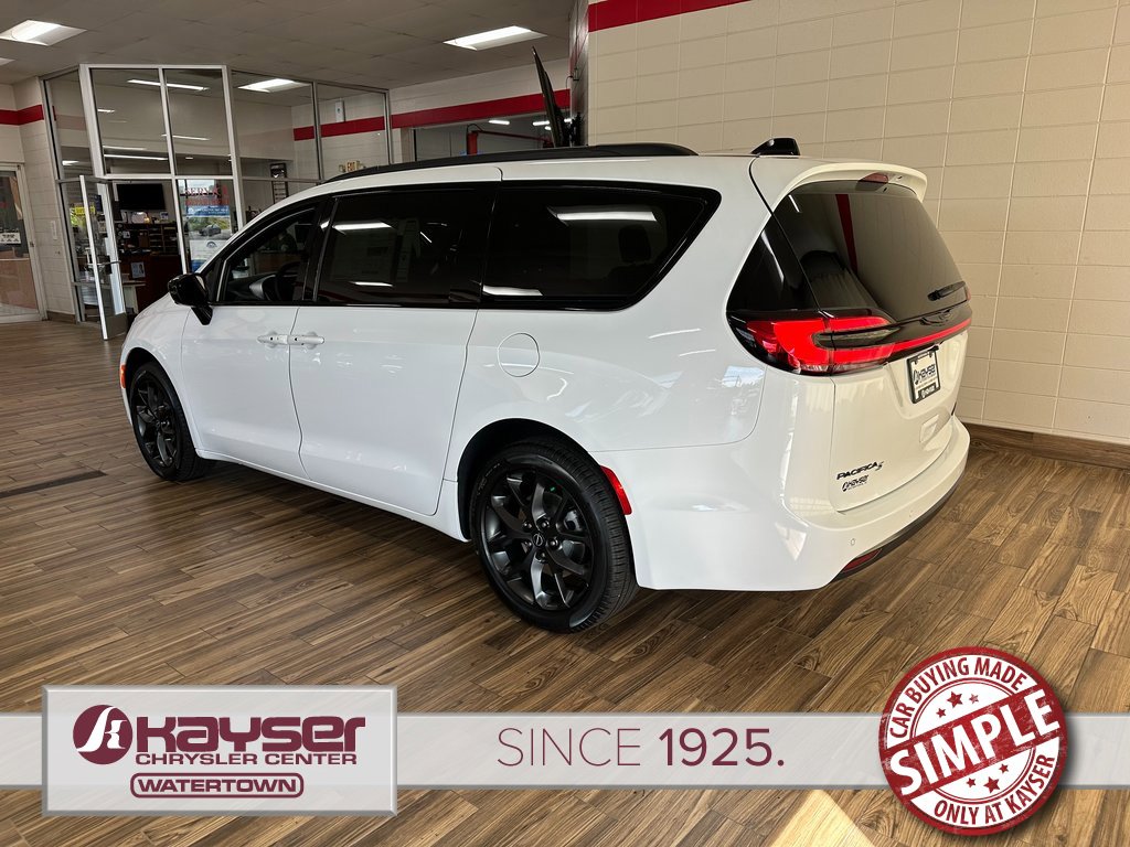 New 2026 Chrysler Pacifica Limited w/ S Appearance Package image 3
