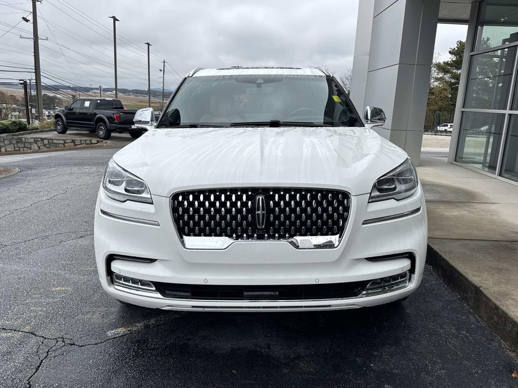 Used 2022 Lincoln Aviator Black Label w/ Dynamic Handling Package image 2