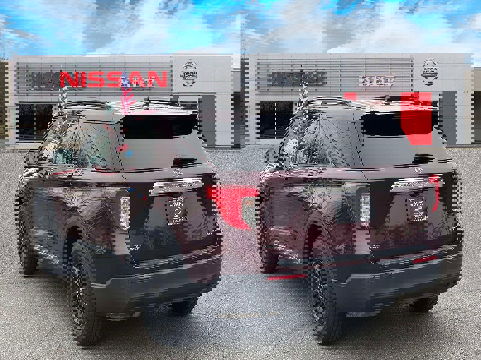 Used 2022 Ford Explorer XLT image 3