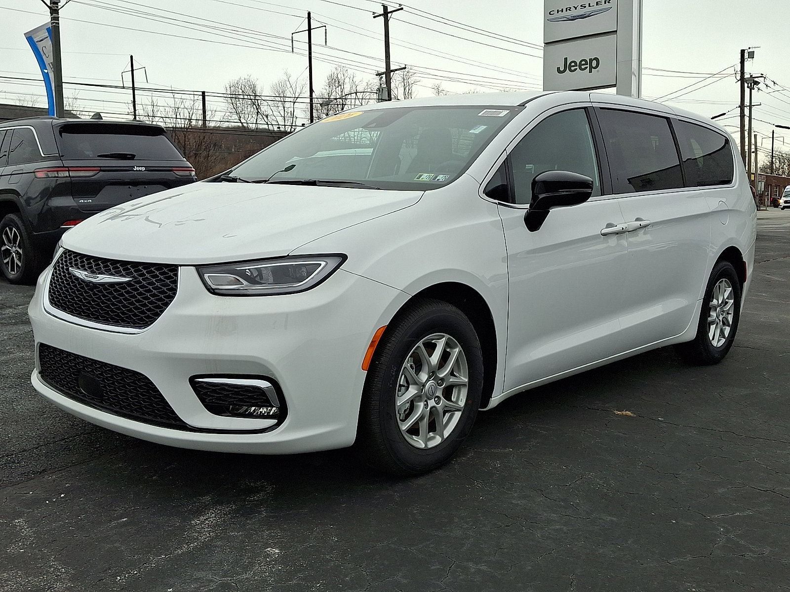 New 2026 Chrysler Pacifica Select image 3