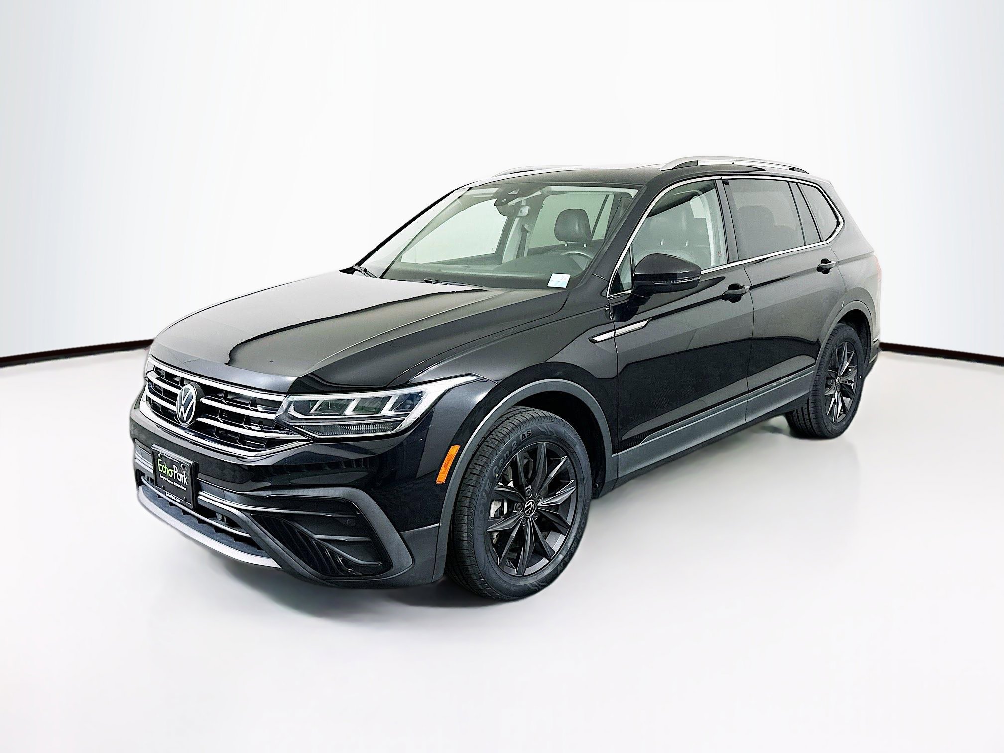 Used 2022 Volkswagen Tiguan SE FWD image 3