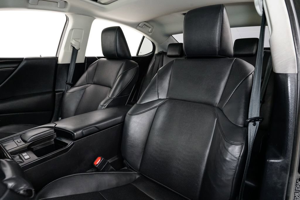 Used 2020 Lexus ES 300h 300h w/ Premium Package image 11