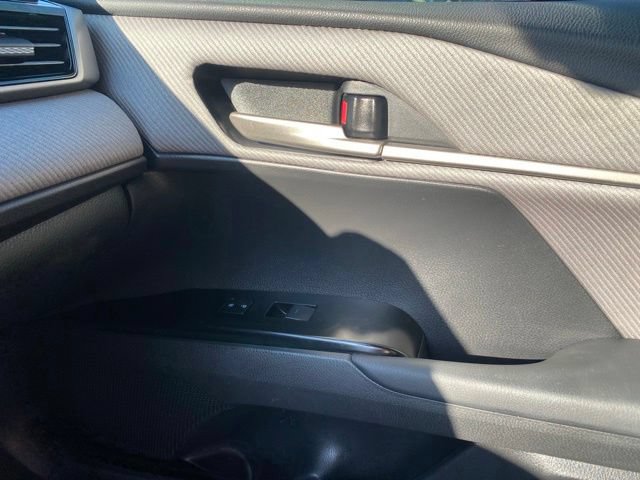 Used 2025 Toyota Camry SE FWD image 16