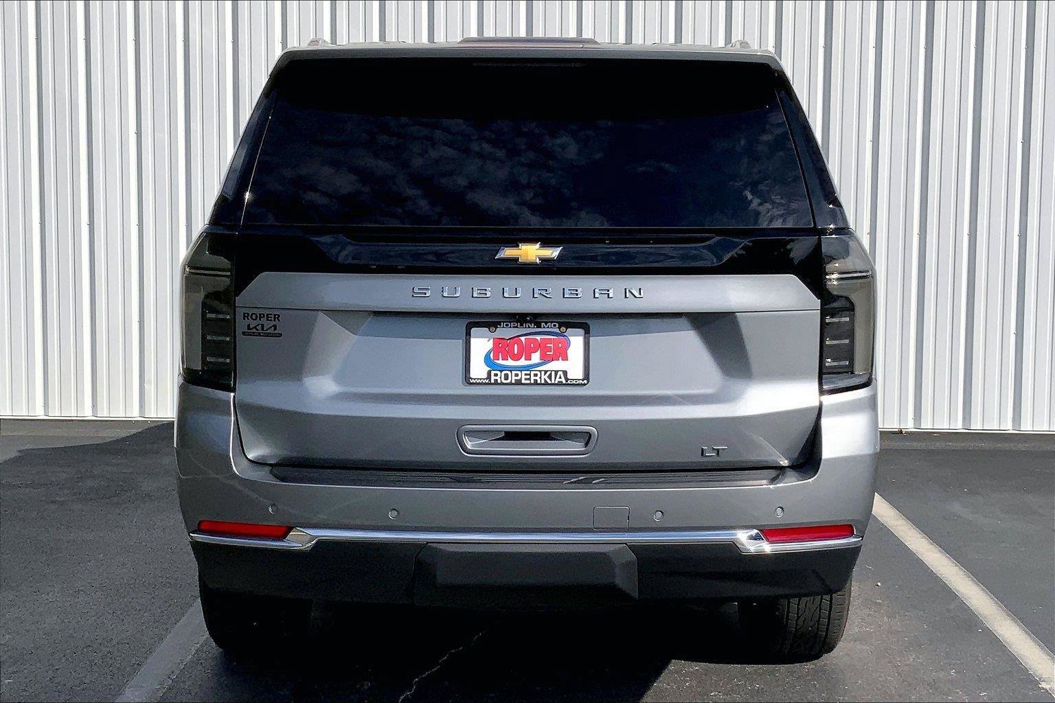 Used 2026 Chevrolet Suburban LT w/ Comfort Package AWD/4WD image 4