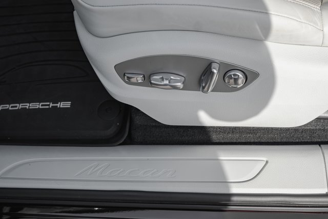 Used 2023 Porsche Macan w/ Premium Package Plus image 11