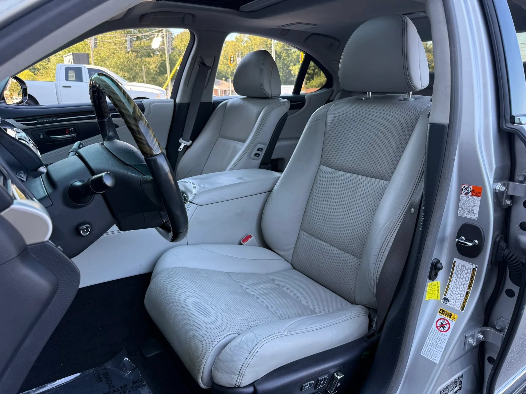 Used 2015 Lexus LS 460 w/ Comfort Package RWD image 28