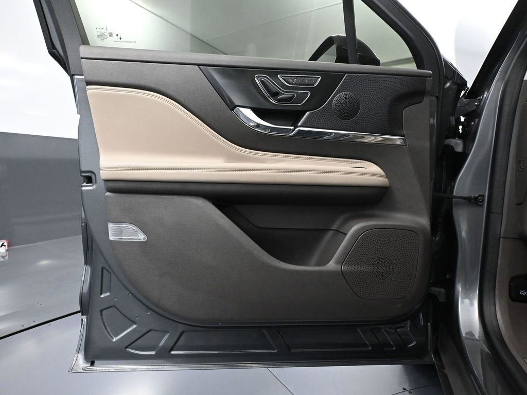 Used 2024 Lincoln Corsair Reserve w/ Towing Package image 19