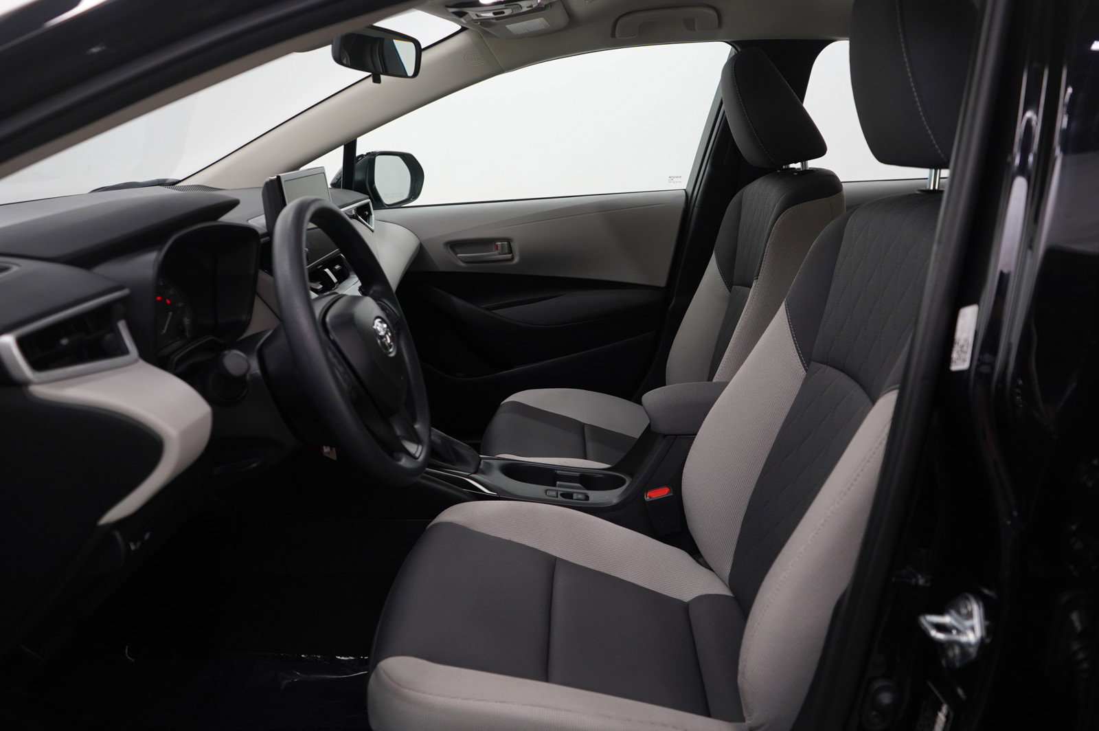 Used 2025 Toyota Corolla LE image 14