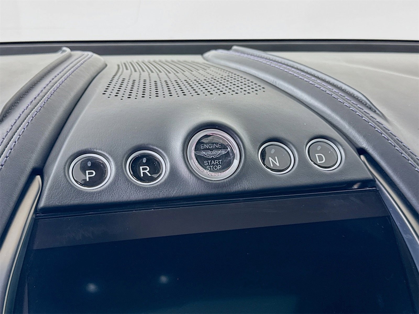 Used 2021 Aston Martin DBX image 14