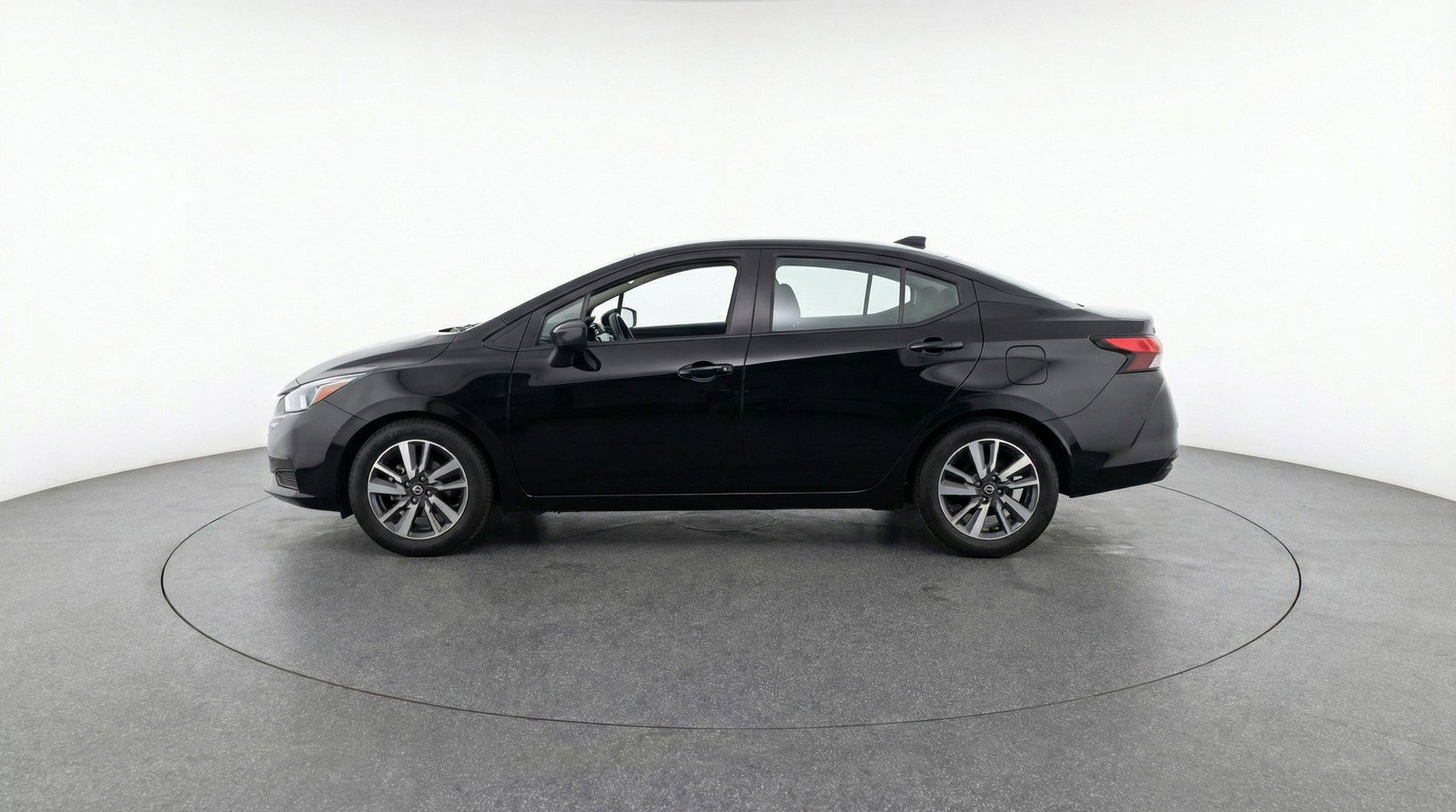 Used 2025 Nissan Versa SV FWD image 5
