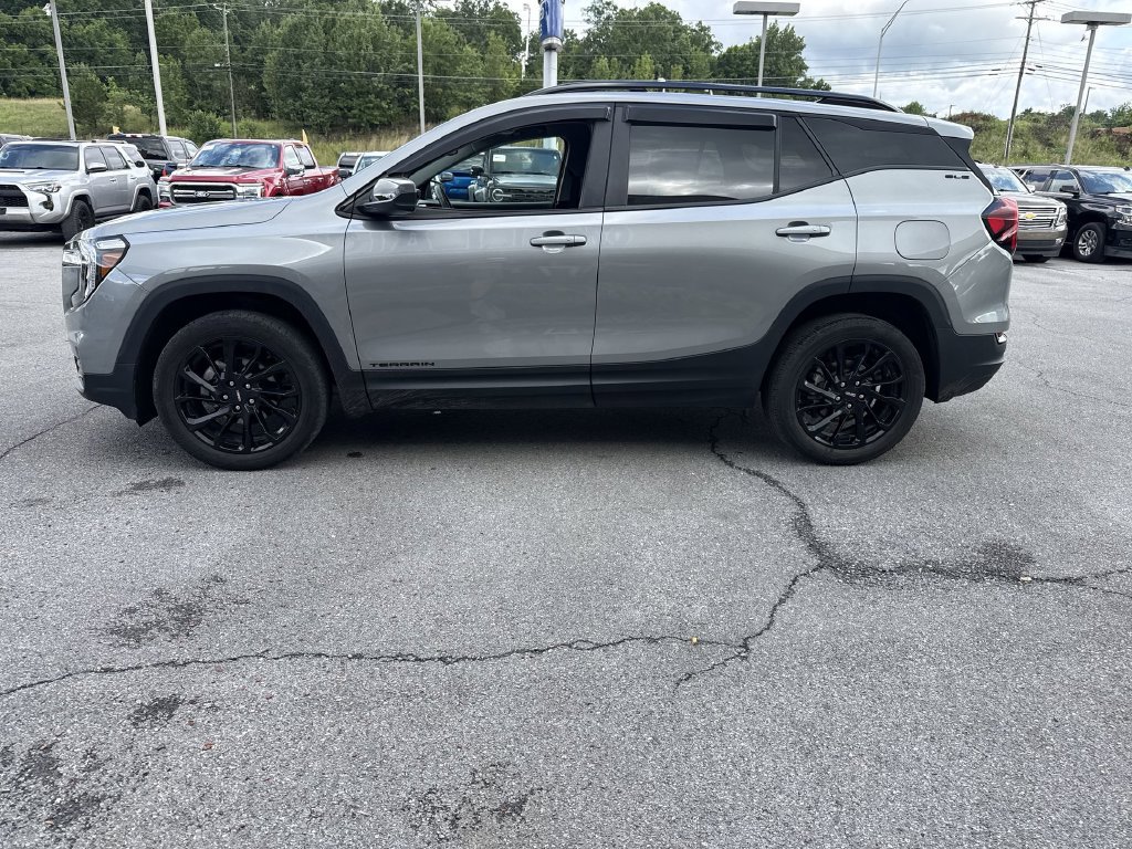 Used 2024 GMC Terrain SLE w/ Driver Convenience Package AWD/4WD image 3