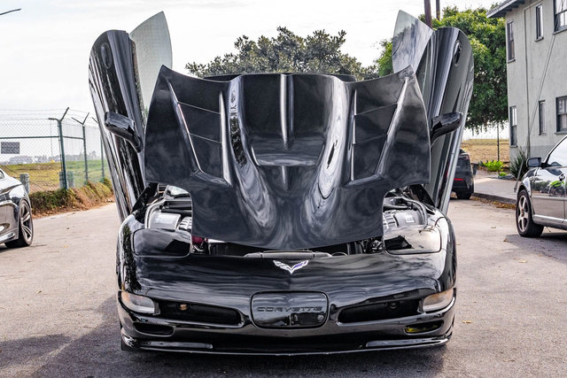 Used 2001 Chevrolet Corvette Coupe w/ Preferred Equipment Group1 image 26