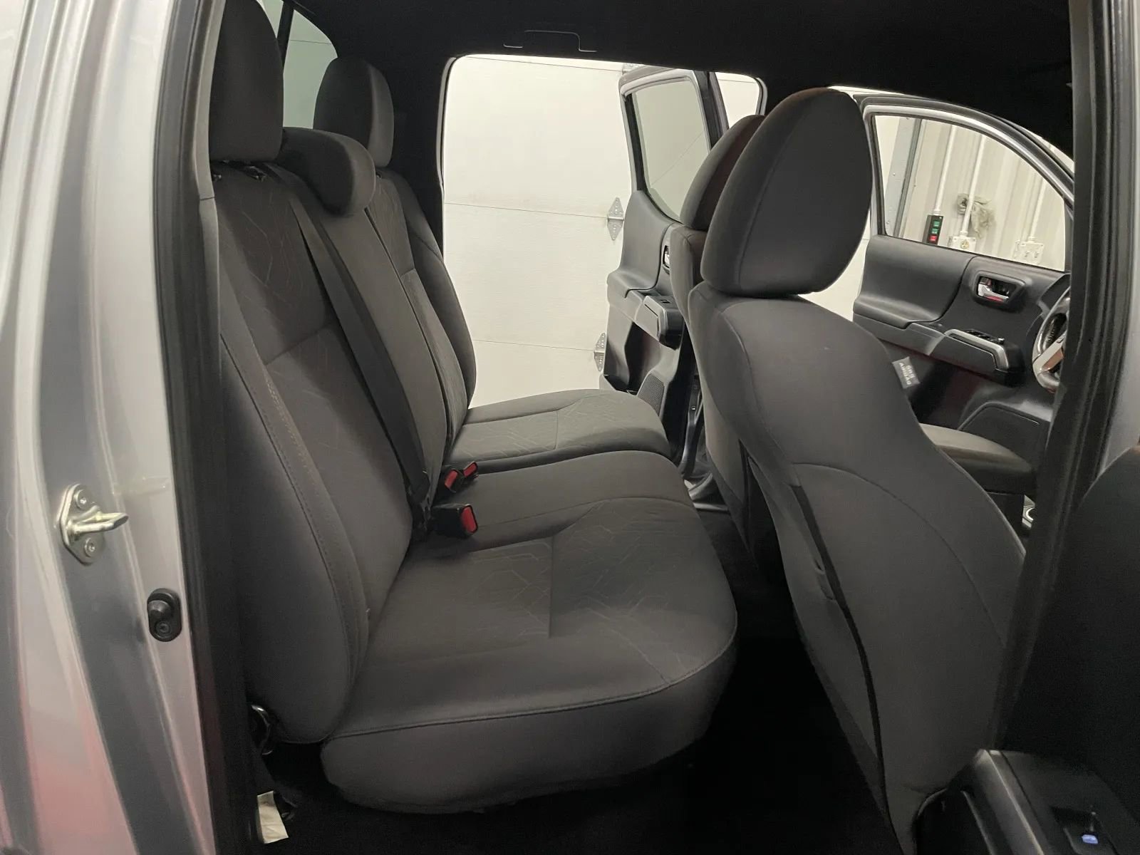 Used 2017 Toyota Tacoma TRD Sport w/ Tow Package (A/T) AWD/4WD image 38