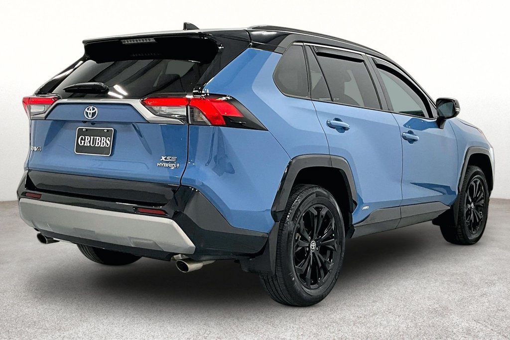 Used 2022 Toyota RAV4 XSE AWD/4WD image 2