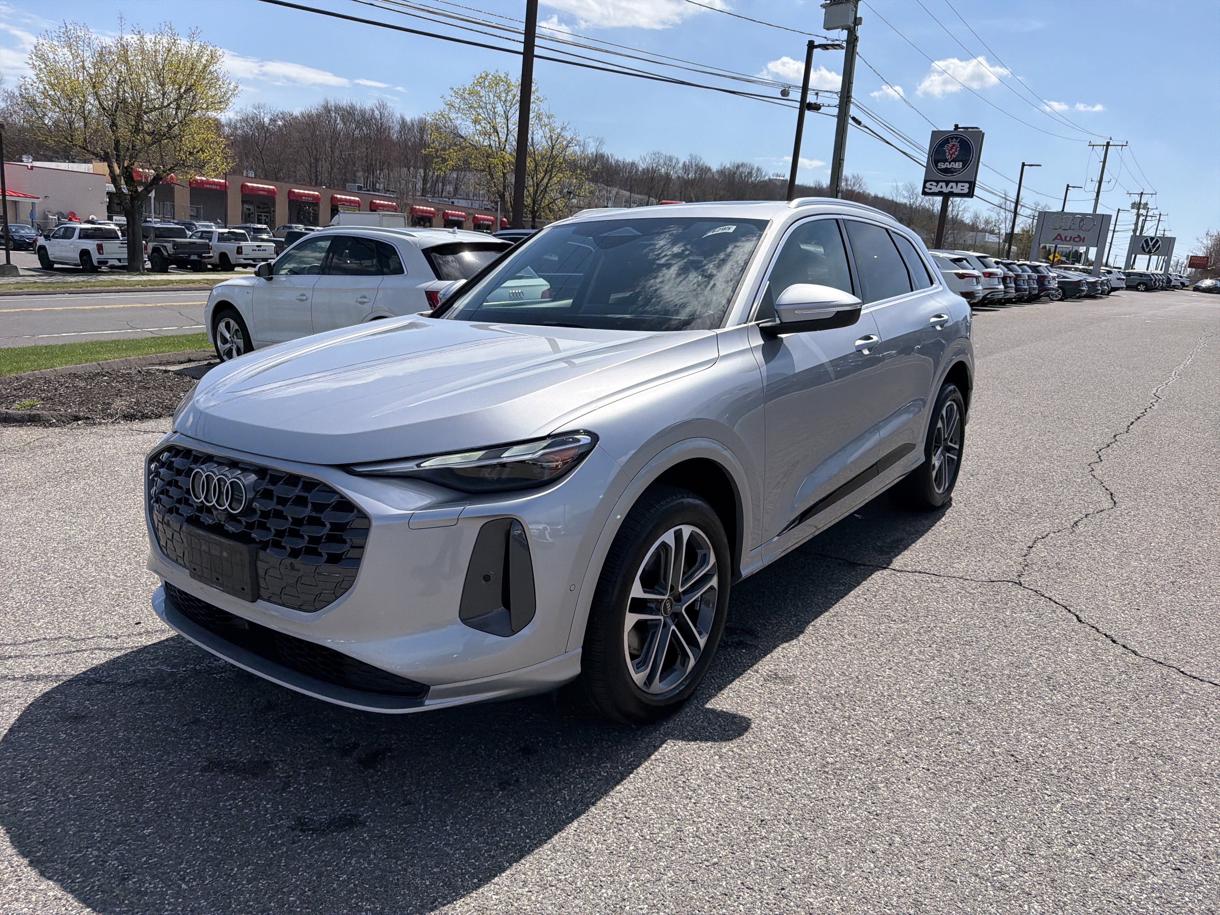 Certified 2025 Audi Q5 Premium w/ Convenience Package AWD/4WD image 3