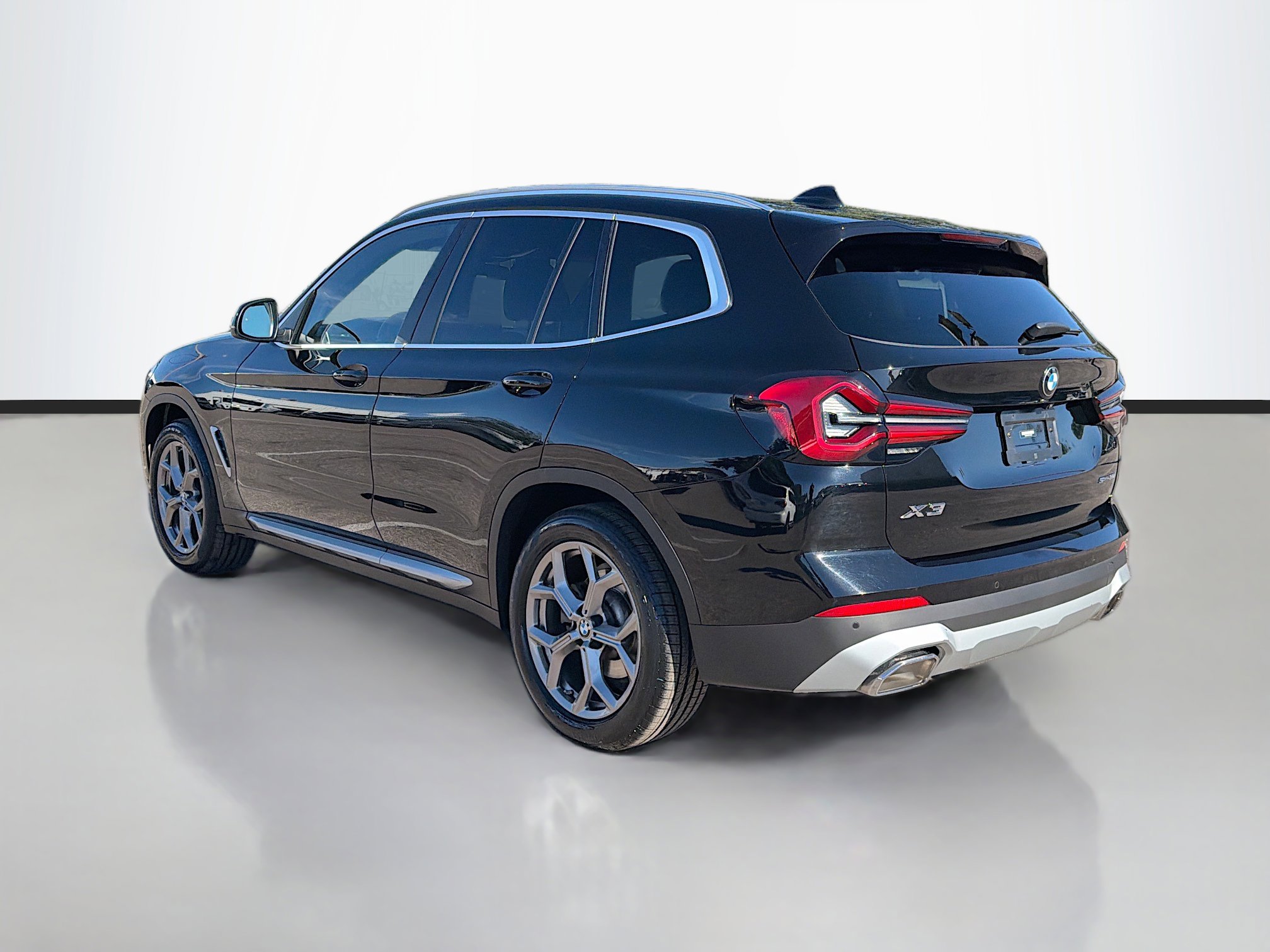 Used 2023 BMW X3 sDrive30i w/ Premium Package w/ZPA image 5