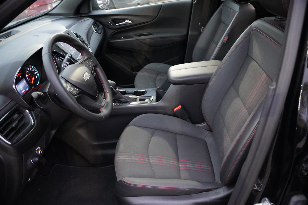 Used 2023 Chevrolet Equinox RS AWD/4WD image 4
