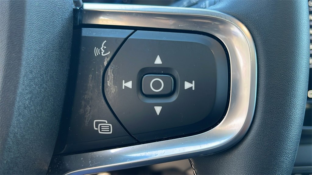 Certified 2025 Volvo XC40 B5 Plus image 29